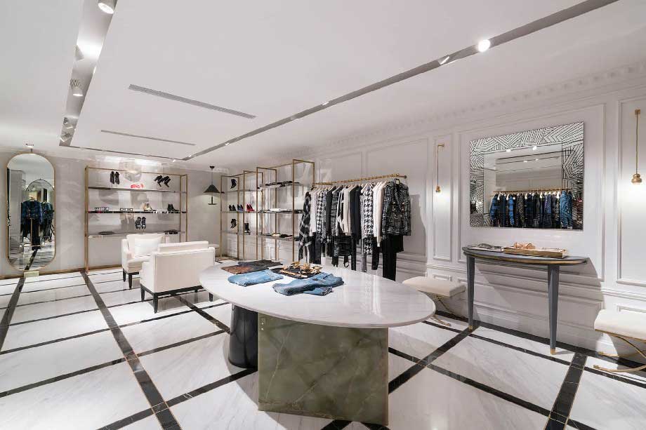 180平米商場服裝店裝修實(shí)景效果圖